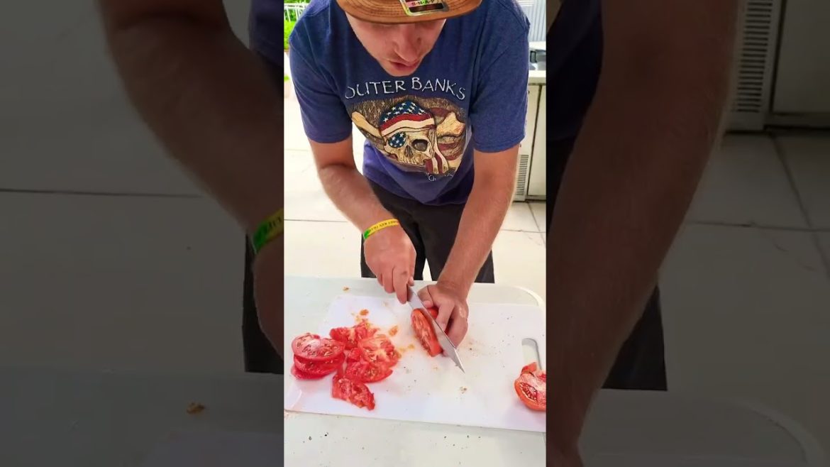 Do this or go to the grocery store? 🔥 #veggieharvest #bbqharvest