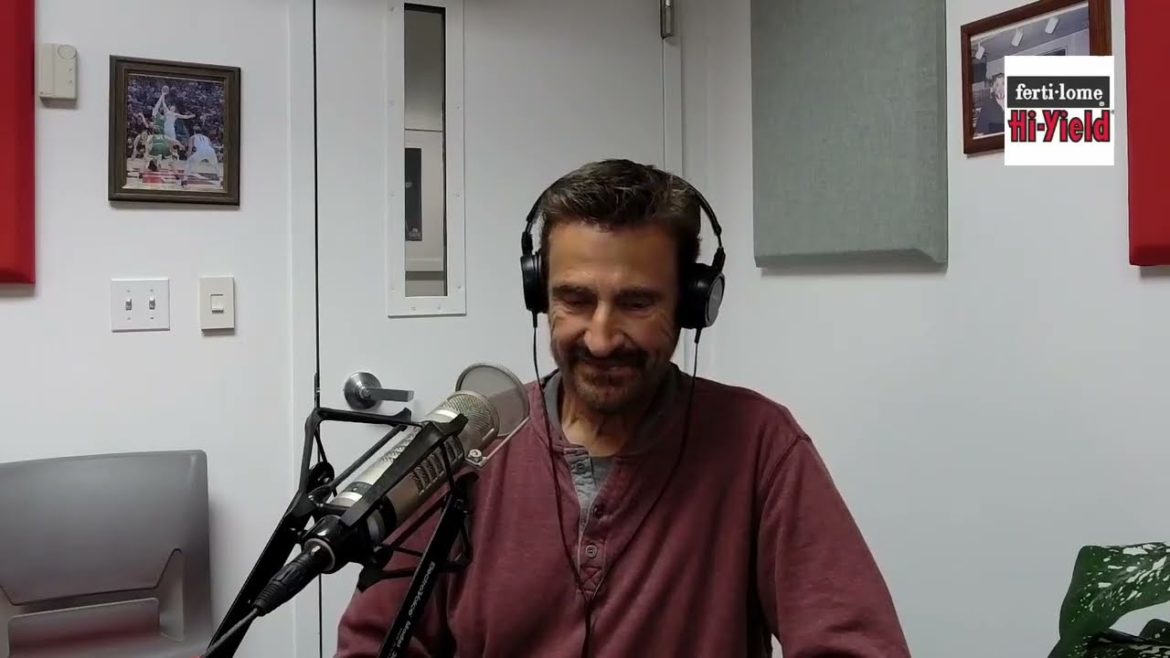 "Tiny Plants" with Leslie F. Halleck  - Garden America Radio Show [10.22.22]