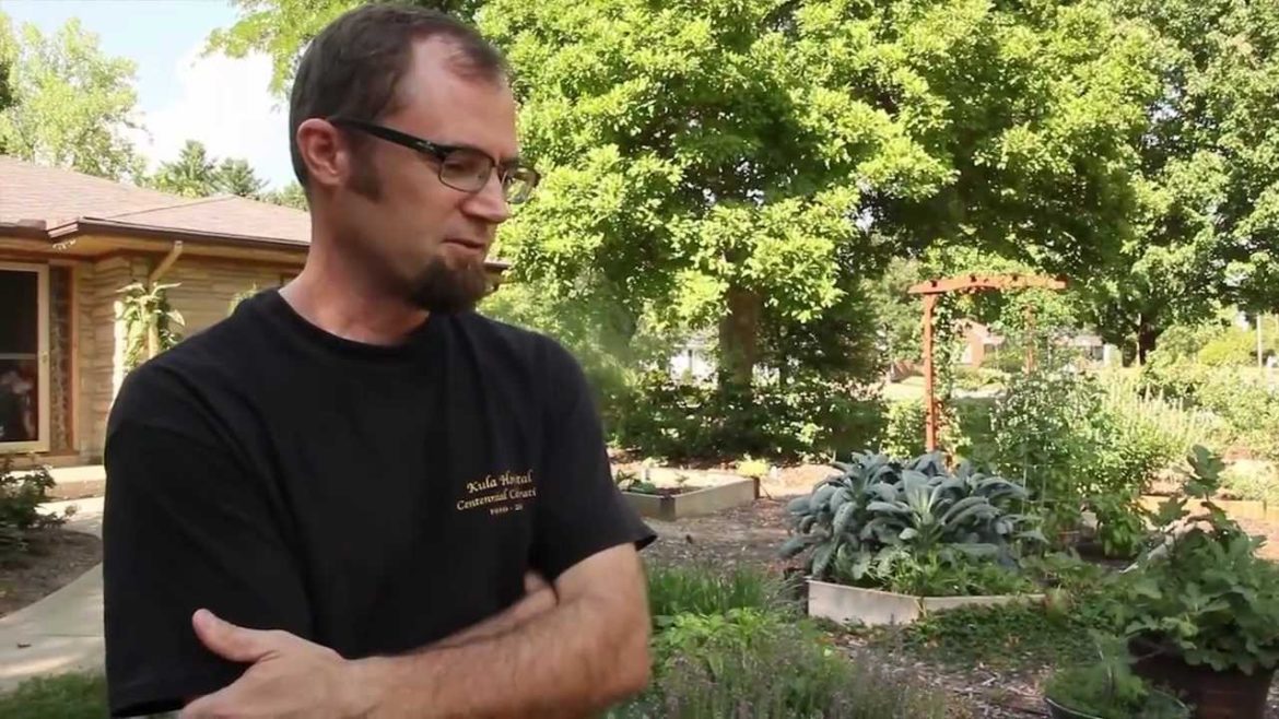 Ian Lindsay: Food garden in the front yard