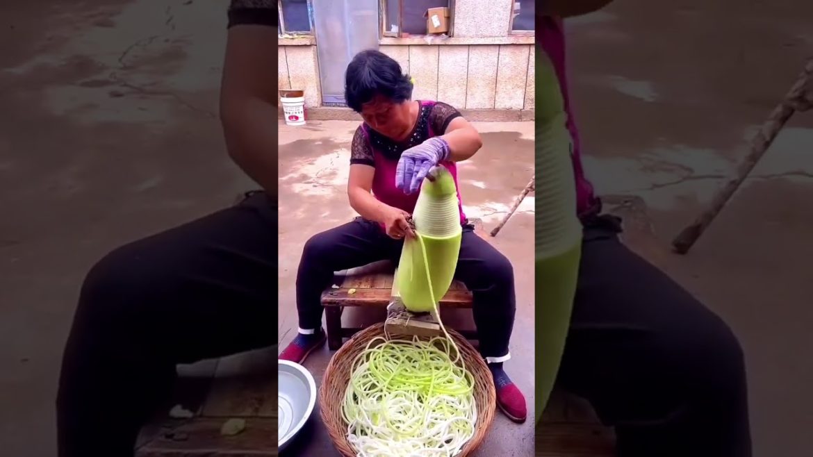 How they peel a Gourd? #shorts #gardener