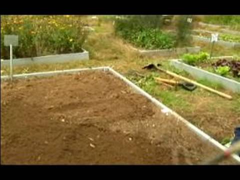 Basic Gardening Tips : How to Prepare Garden Beds for Winter Basic Gardening Tips : How to Prepare Garden Beds for Winter