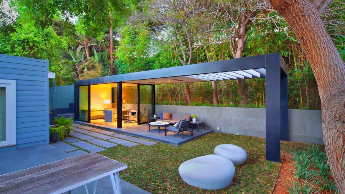 Beautiful design of the courtyard around a private house! Ideas for improvement!