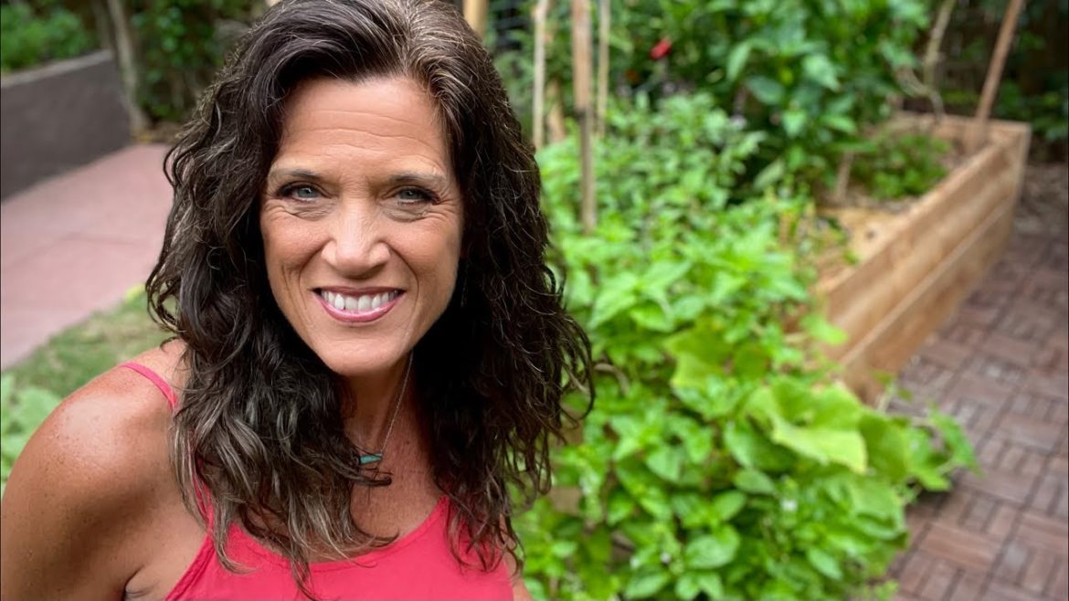 🥶Live: Winterizing Your Garden - 4 Tips