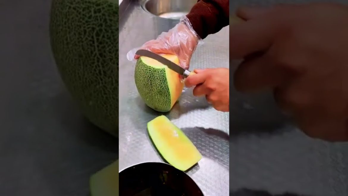 Tips to eat golden honeydew melon #fruit #fyp #Agriculture #funny #harvest #Satisfying #relaxing Tips to eat golden honeydew melon #fruit #fyp #Agriculture #funny #harvest #Satisfying #relaxing