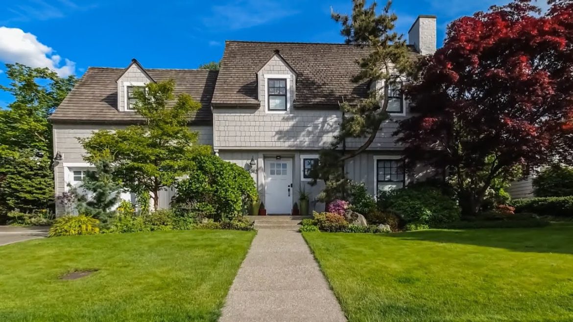 Transform Your Backyard Into a Landscape Oasis Transform Your Backyard Into a Landscape Oasis