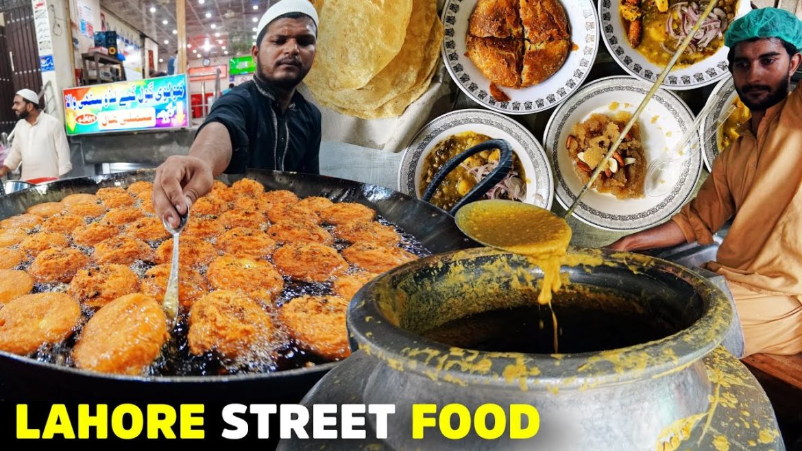 Lahori Nashta at 150 Years old Halwa Poori Shop, Laddu Peethi Local Street Food at Shalamar Bagh