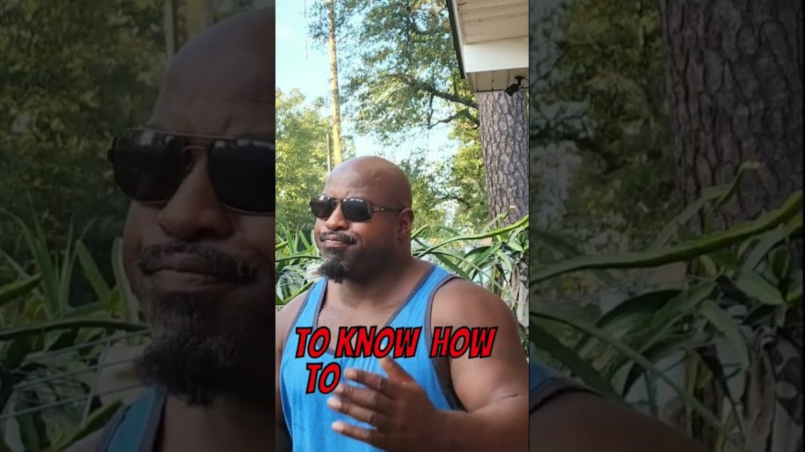 Hoeing Safety Tips 😎 #shorts #homestead #garden #howto #subcribe #tictok #exercise #tools #tips