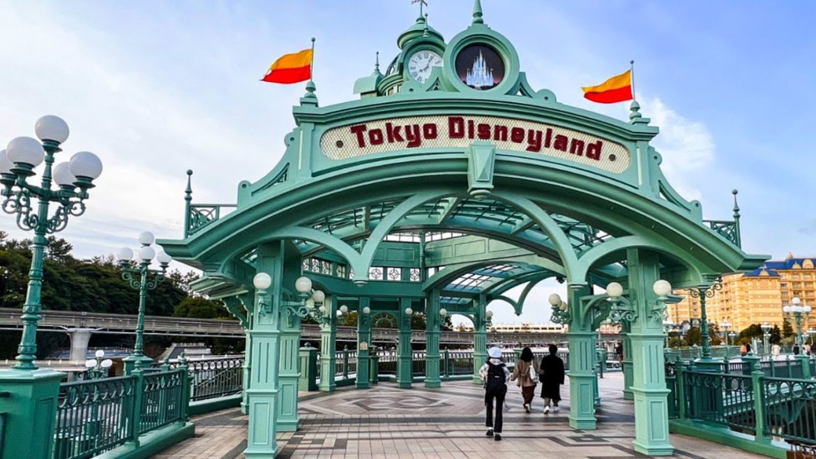 Let's Get Lost Outside of Tokyo Disneyland and DisneySea! | JAPAN LIVE STREAMS 2022