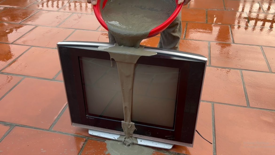 Unique garden design / The idea of ​​building an aquarium from an excavator