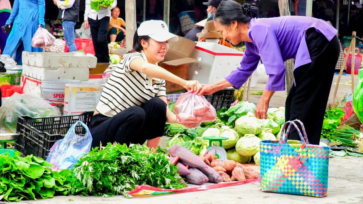 A Busy Day Of Father And Daughter, Harvesting Potatoes & Banana Flowers For Sale | Free New Life A Busy Day Of Father And Daughter, Harvesting Potatoes & Banana Flowers For Sale | Free New Life