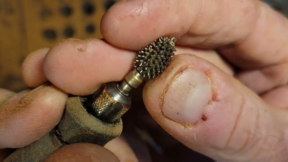 How to Wood carve a Incense burner for a Cristmas gift with a Dremel.