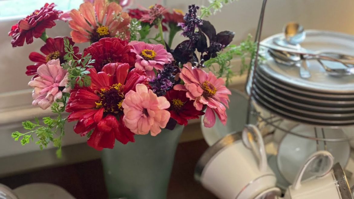 Grow your own cut flowers: Last Flowers Of Fall | DIY Edible Arrangement | Eat Flowers say what?