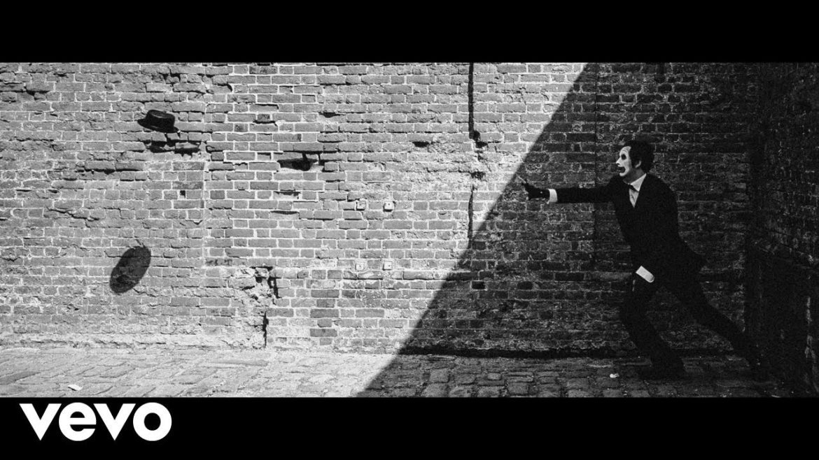 The 1975 – I'm In Love With You (Official Video) The 1975 - I'm In Love With You (Official Video)