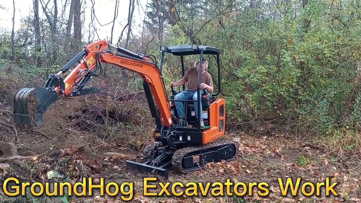 GroundHog ZH25D-2 Mini Excavator is Quick and Agile