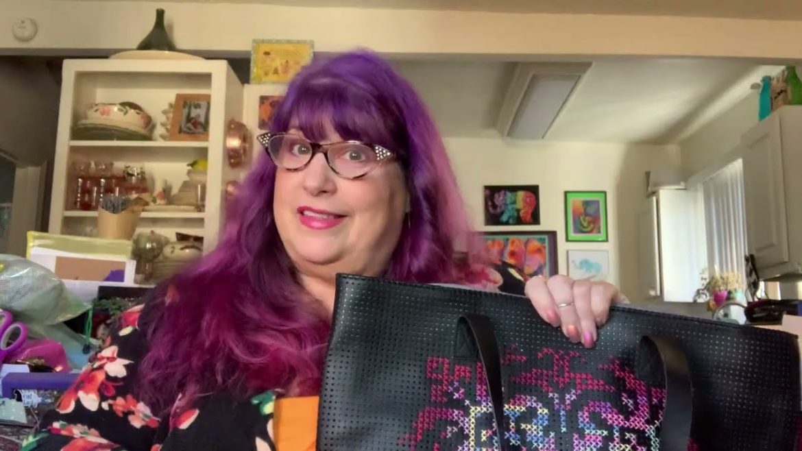 FlossTube #167 - I did a SaF this week and am making exciting Flossnukkah plans