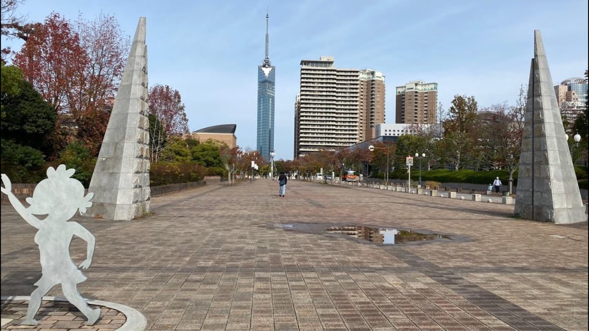 Walking to the Pink Poodle in FukuokašÆšµWalking in Japan. Walking to the Pink Poodle in FukuokašÆšµWalking in Japan.