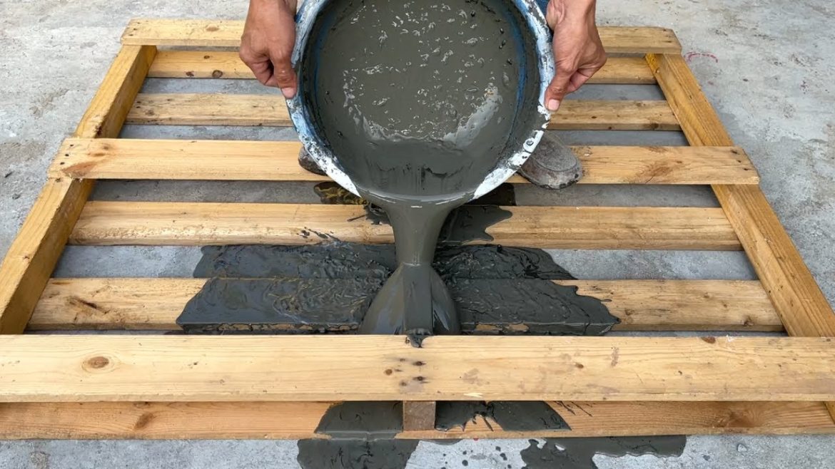 Simple Making Technique Outdoor Coffee Tables And Chair / Creative Ideas From Cement And Wood Pallet