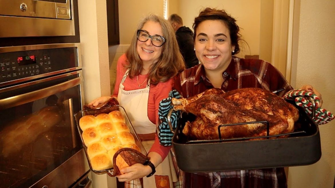 Pulling Together a Beautiful Thanksgiving Feast!