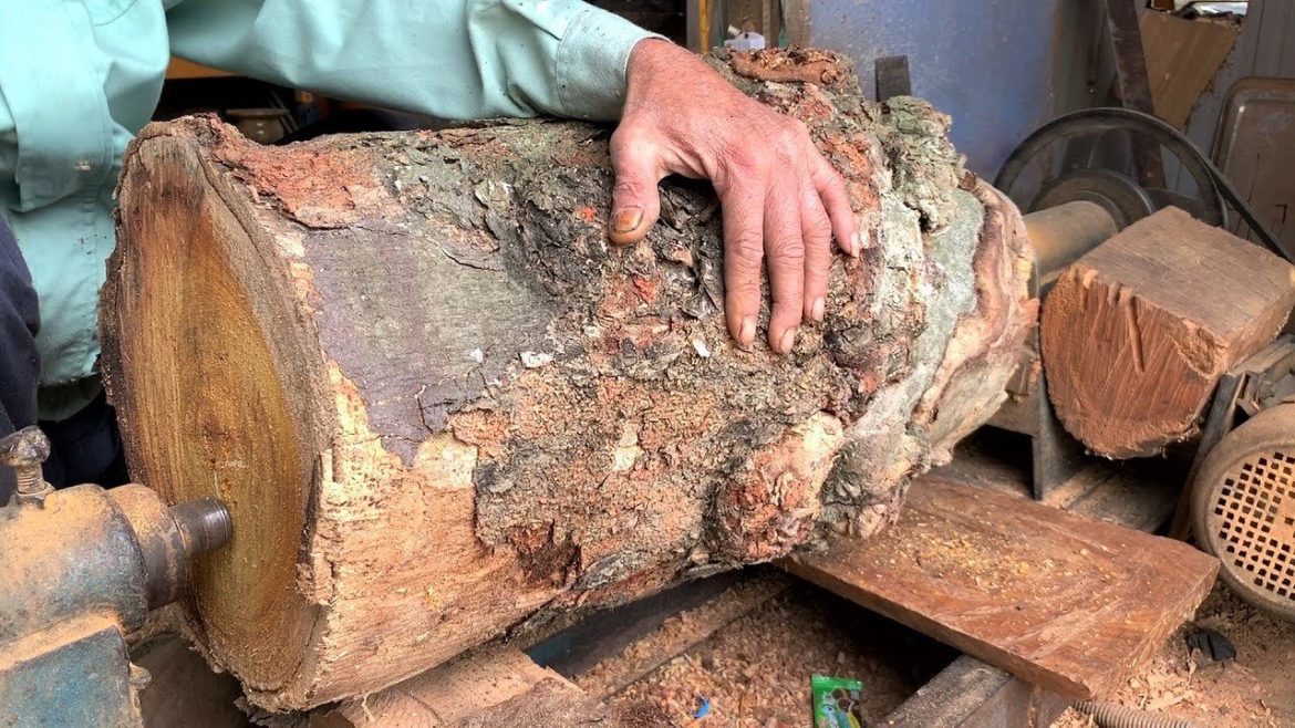 Woodworking Skills Virtuosity With Basic Tools // A Wooden Precious Vase From Monolithic Tree Trunks