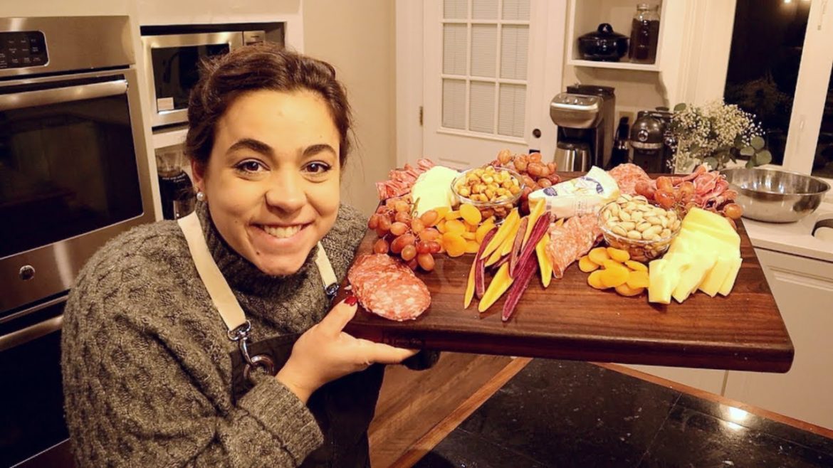 Pulling Off a Beautiful Friendsgiving! What the Holiday Season is All About!