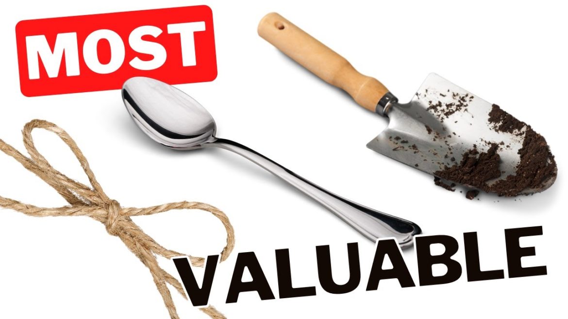 Must Have Garden Tools // Gardening in Canada Must Have Garden Tools // Gardening in Canada