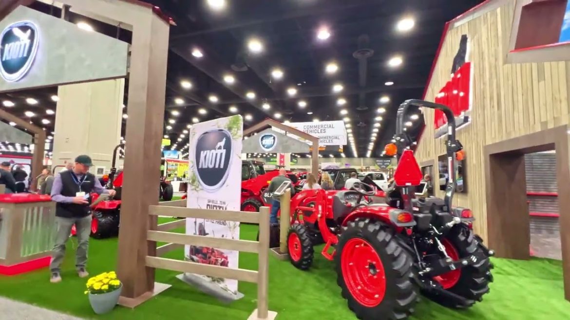 Equip Expo 2022 / Landscaping Gardening Mowers Power Equipment / in Louisville Kentucky