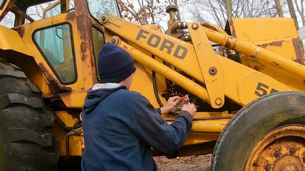Rebuilding 1978 Ford Backhoe Doesn't Always go to Plan – Lots of Progress! Rebuilding 1978 Ford Backhoe Doesn't Always go to Plan - Lots of Progress!