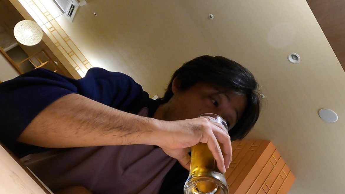 DRINKING ALONE in the Onsen Spa - Japanese FOOD & DRINK - Tenpura, Karaage, Sushi - Lonely Boozer