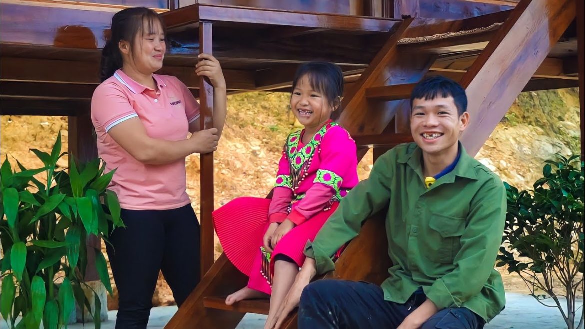 Growing strawberries in the garden, Harvesting dong leaves to sell, Luu Linh Buiding New Life