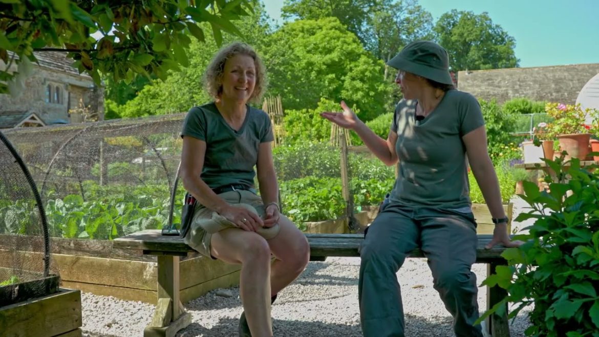 🔴 Gardeners' World 2022 | Exquisite Kitchen Garden Supplies Michelin Star Restaurant with No 2022