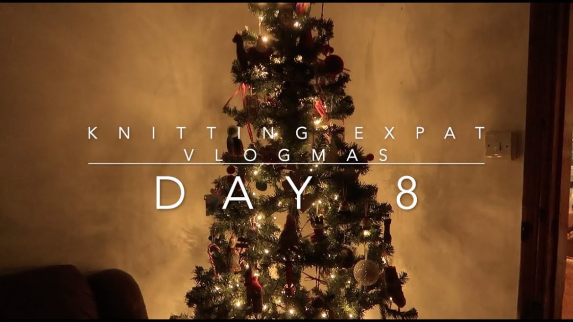 VLOGMAS DAY 8 - Christmas At The Garden Centre - Knitting Expat
