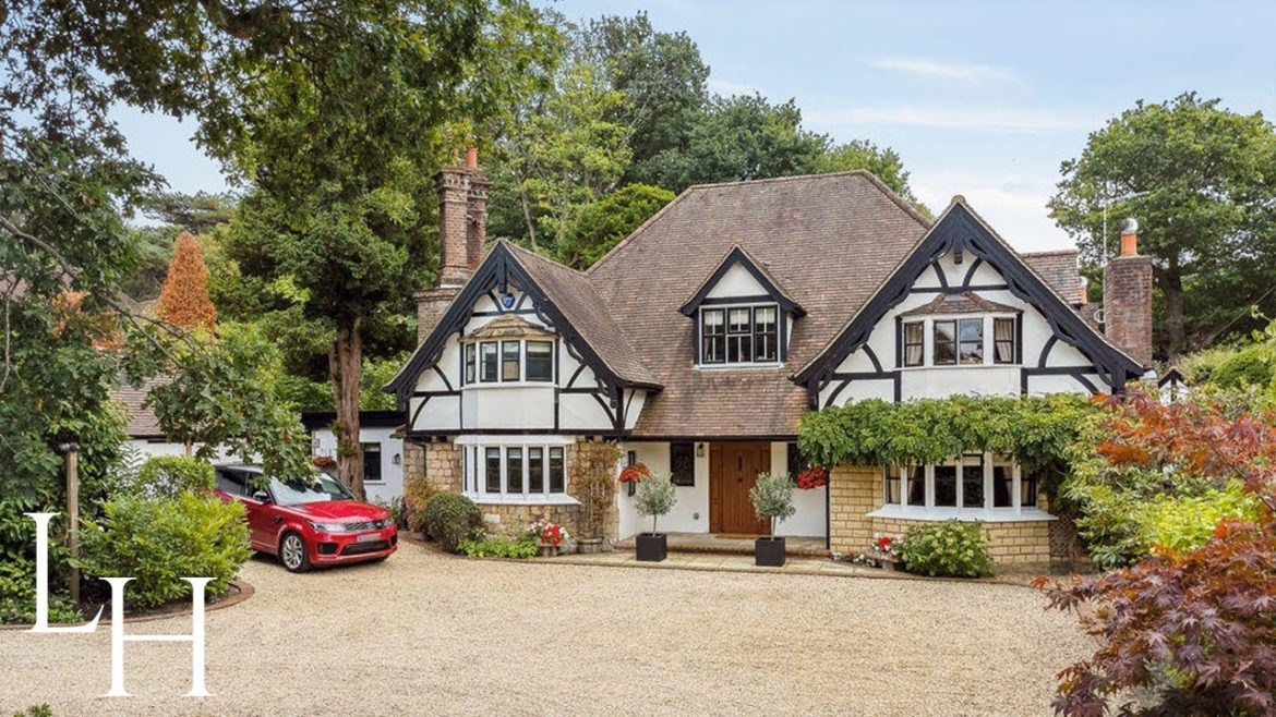 What £2,300,000 buys you 10 miles from London (Half Acre, 5 Bedrooms, & Beautiful Kitchen)! What £2,300,000 buys you 10 miles from London (Half Acre, 5 Bedrooms, & Beautiful Kitchen)!