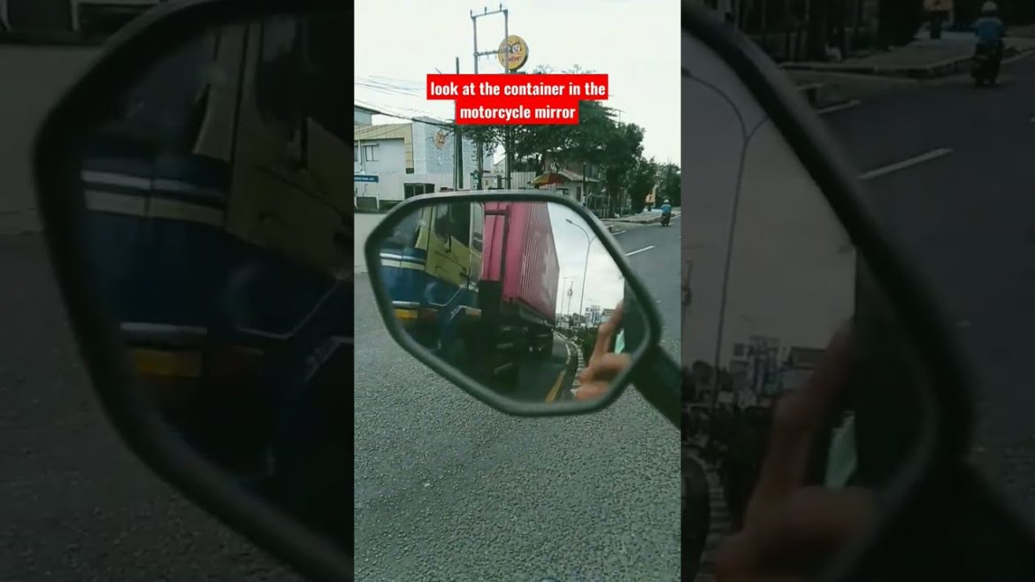UD CONTAINERS IN MOTORCYCLE MIRRORS #shorts #containerstory