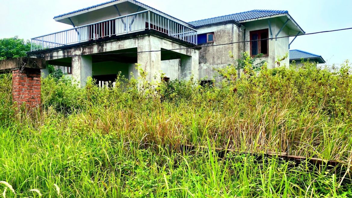 NOBODY donate ABANDONED This house To HOMELESS people overgrown CLEANING Transformation SHOCKING