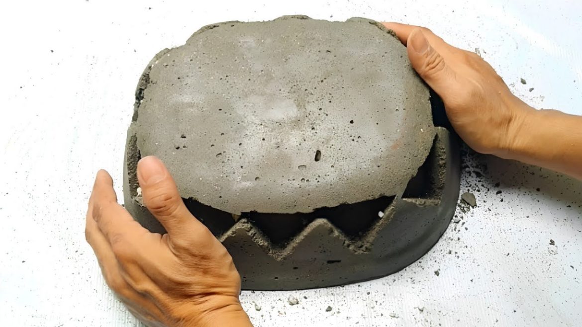 Plastic Container And Cement - How To Make Beautiful And Very Easy Flower Pots At Home