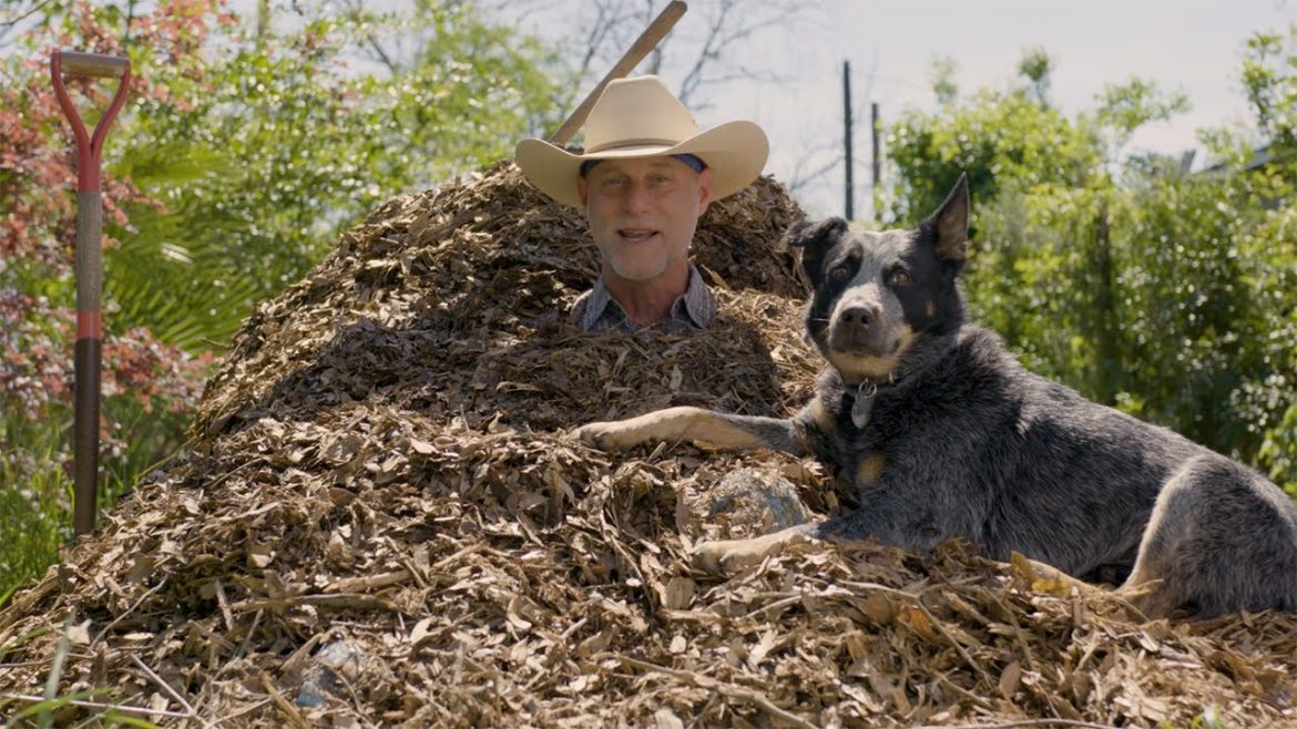 COMPOSTING in a PERMACULTURE Garden | DIY Backyard Garden COMPOSTING in a PERMACULTURE Garden | DIY Backyard Garden