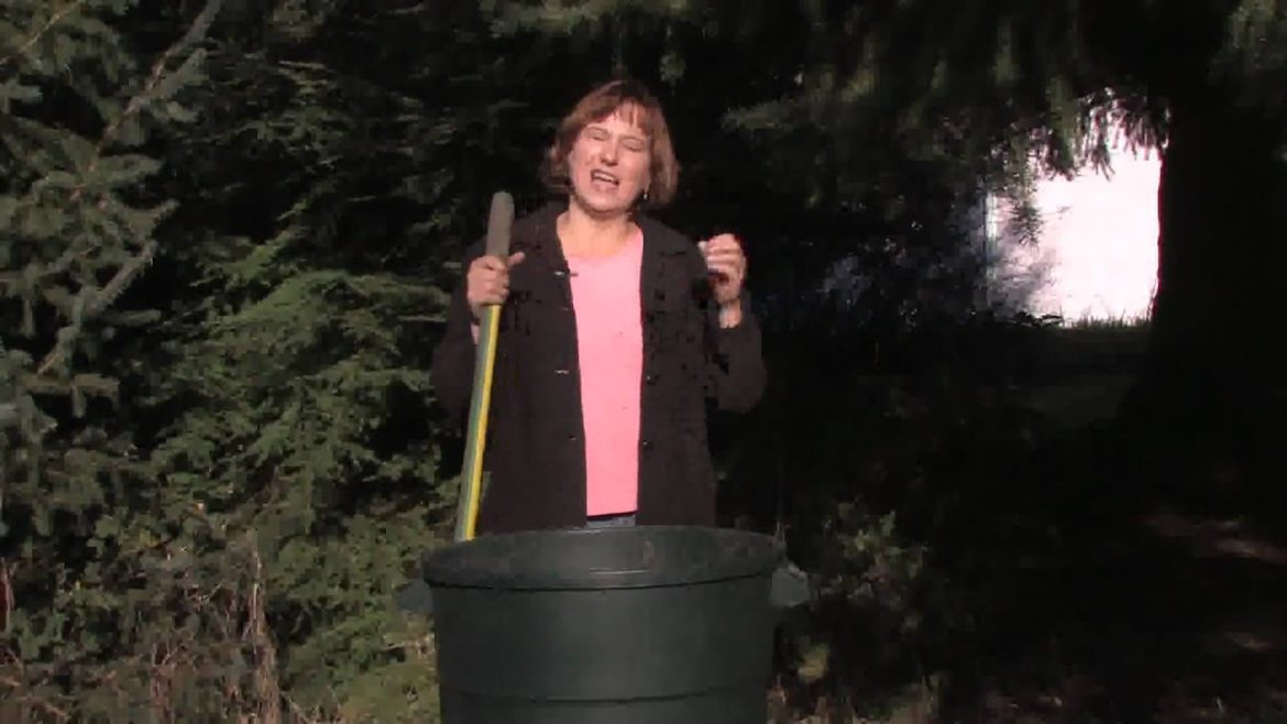 Gardening Tips & Tricks : How Often Should I Empty My Compost Bin?