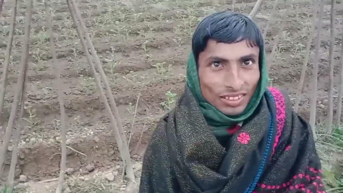 একজন কৃষক আলু চাষ করেও এখন পর্যন্ত হুমকির মুখে। SOHAN VS