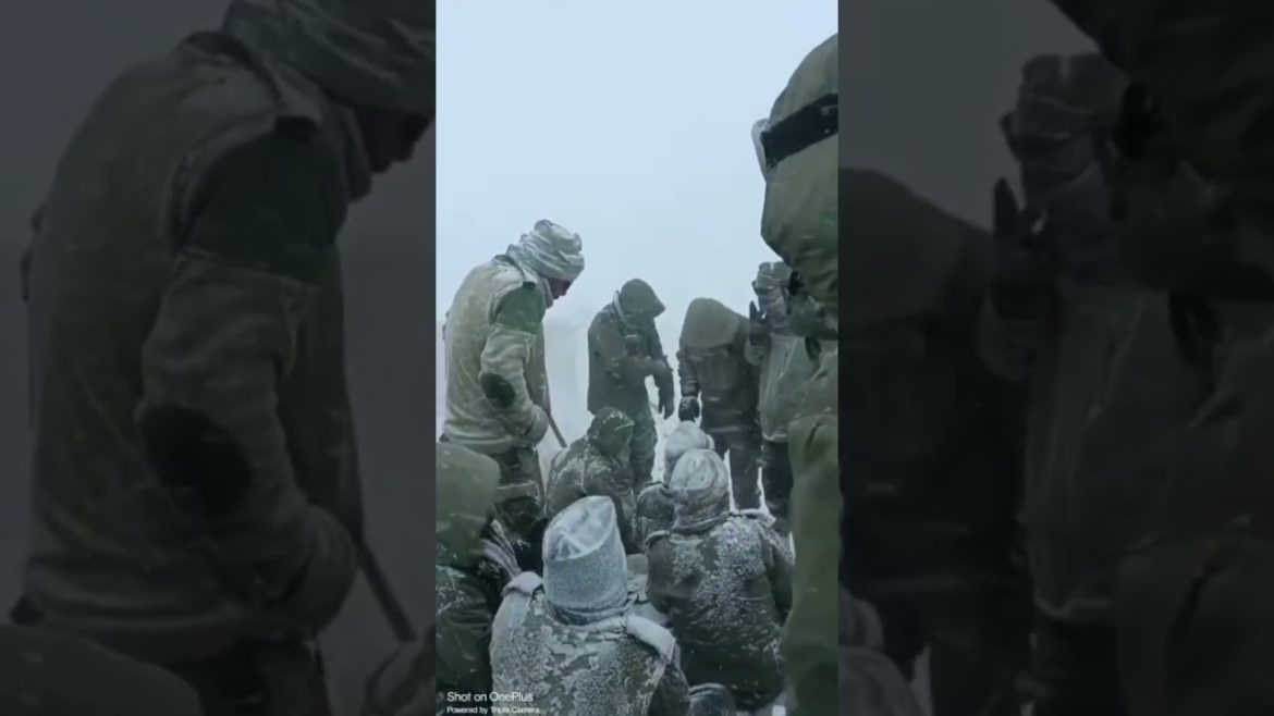 INDIAN ARMY in Siachen protecting the INDIAN Borders. 👍 👍 🌹🌹 Like Share & Subscribe for More.