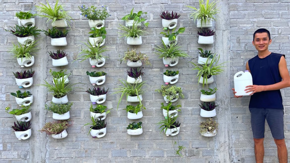 Ý tưởng trang trí bức tường bằng chai nhựa | Gardening tips from plastic bottles Ý tưởng trang trí bức tường bằng chai nhựa | Gardening tips from plastic bottles