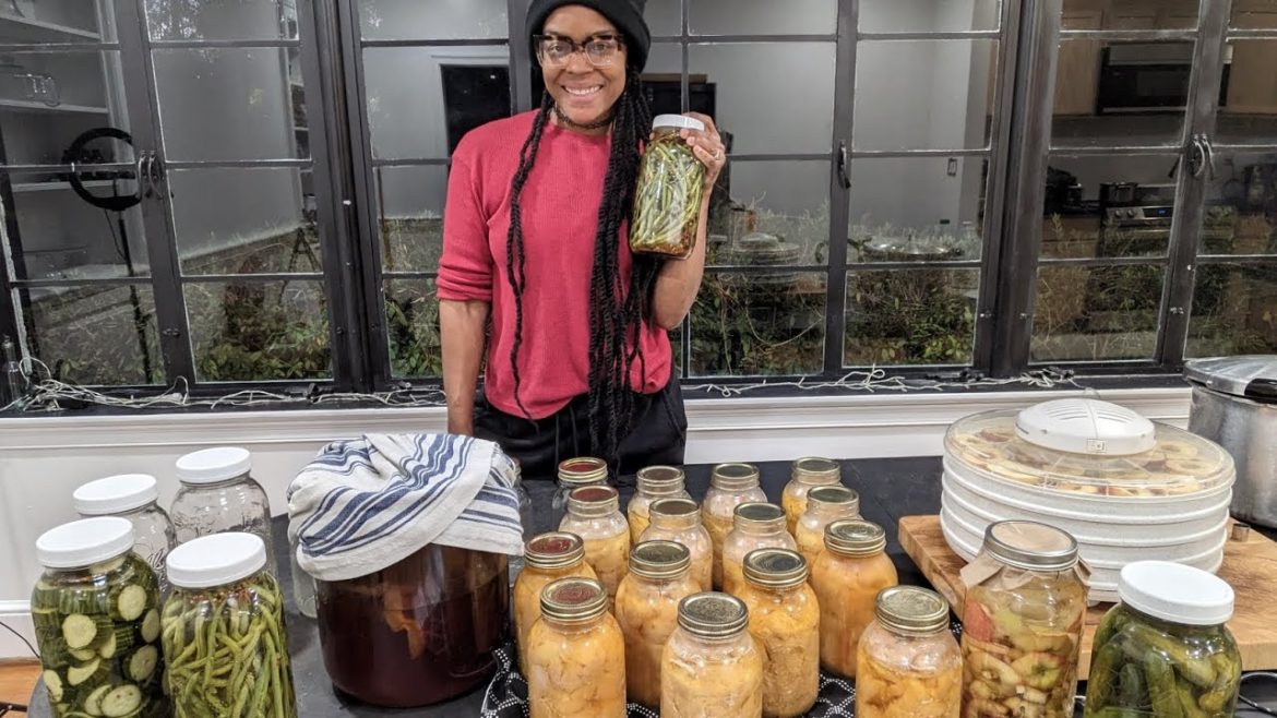 HOMEMADE vinegar, SIMPLE canning, EASY pickles and more! ALL BUDGET and BEGINNER FRIENDLY! #canning
