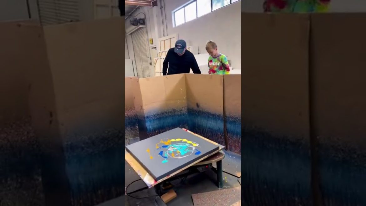 Start ‘em young! •••sweatshirt by @shannastiedye •#meusegallery #simonbullart #abstract #abstractart Start ‘em young! •••sweatshirt by @shannastiedye •#meusegallery #simonbullart #abstract #abstractart