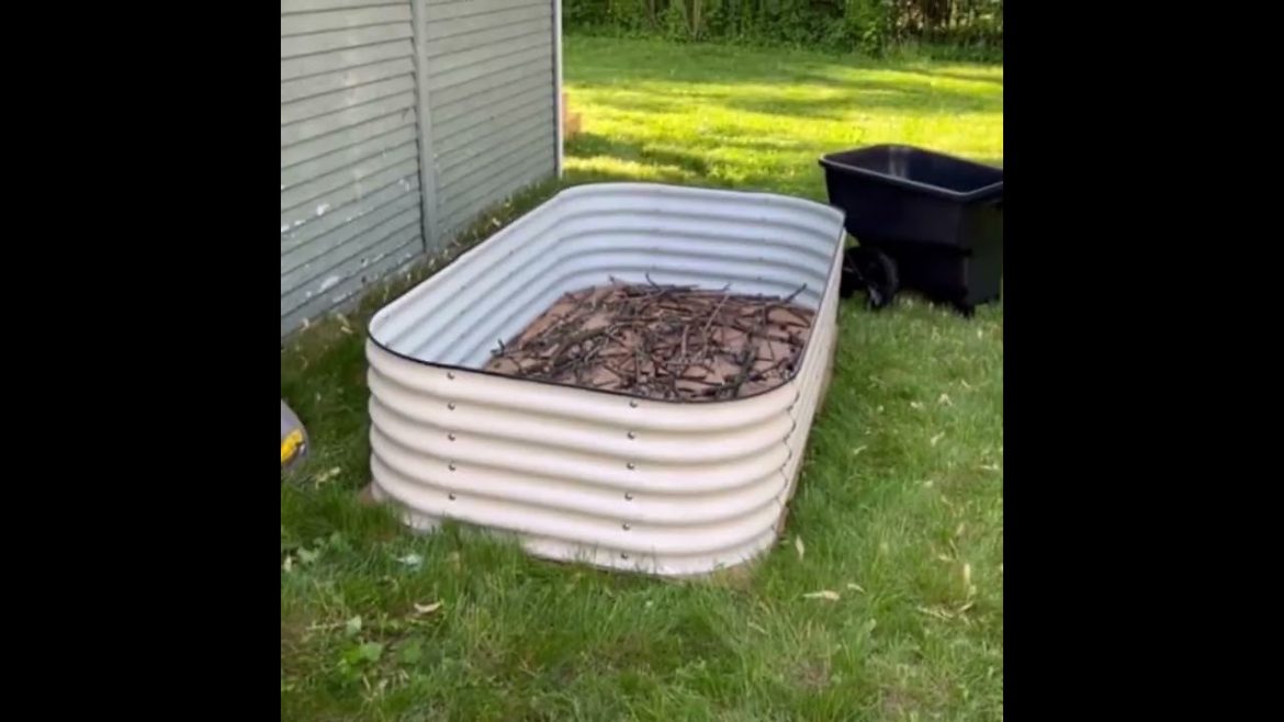 Build This Elevated Planter Box For Your Backyard Or Front Yard Garden