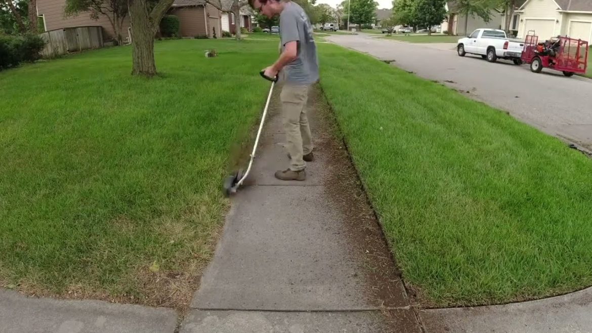 Homeowner STUNNED I mowed his yard in 3 minutes and 7 seconds Homeowner STUNNED I mowed his yard in 3 minutes and 7 seconds