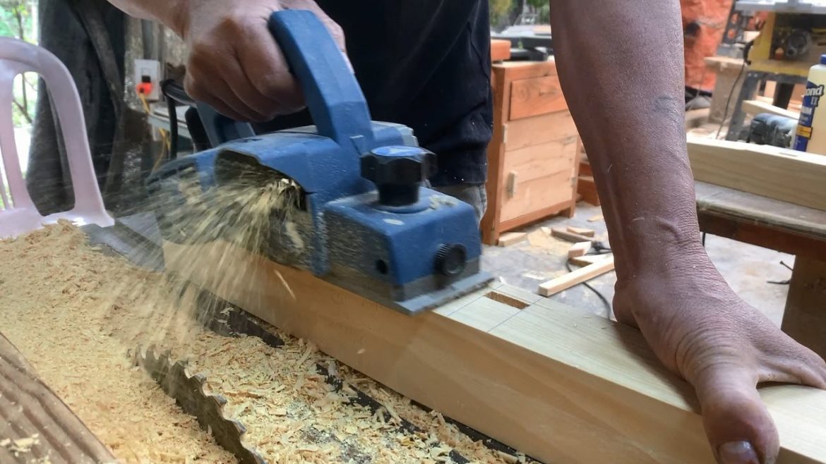 Unique Outdoor Coffee Table And Chair Ideas // Great Products From Available Wood And Ceramic Tiles