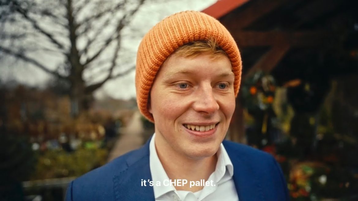 What to do with blue pallets? #3 GARDEN CENTER What to do with blue pallets? #3 GARDEN CENTER