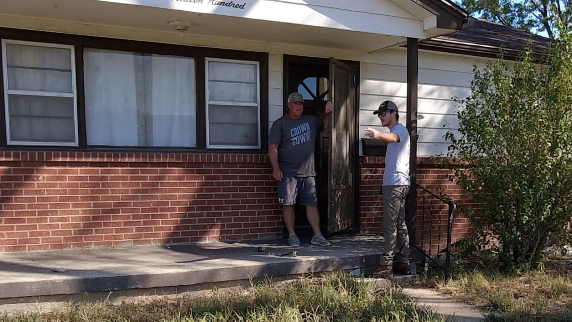I CONFRONTED this Homeowner who said he can't STAND mowing his own lawn I CONFRONTED this Homeowner who said he can't STAND mowing his own lawn