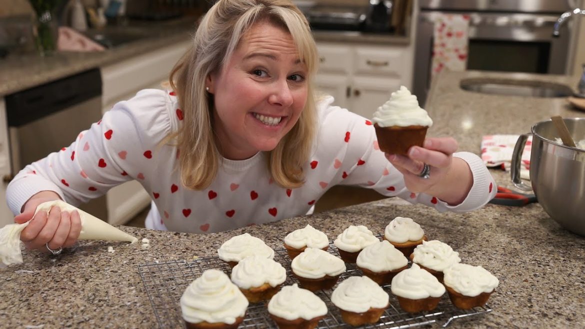 Heart Shaped CUPCAKES?! Bet you've never tried frosting THIS GOOD! Heart Shaped CUPCAKES?! Bet you've never tried frosting THIS GOOD!