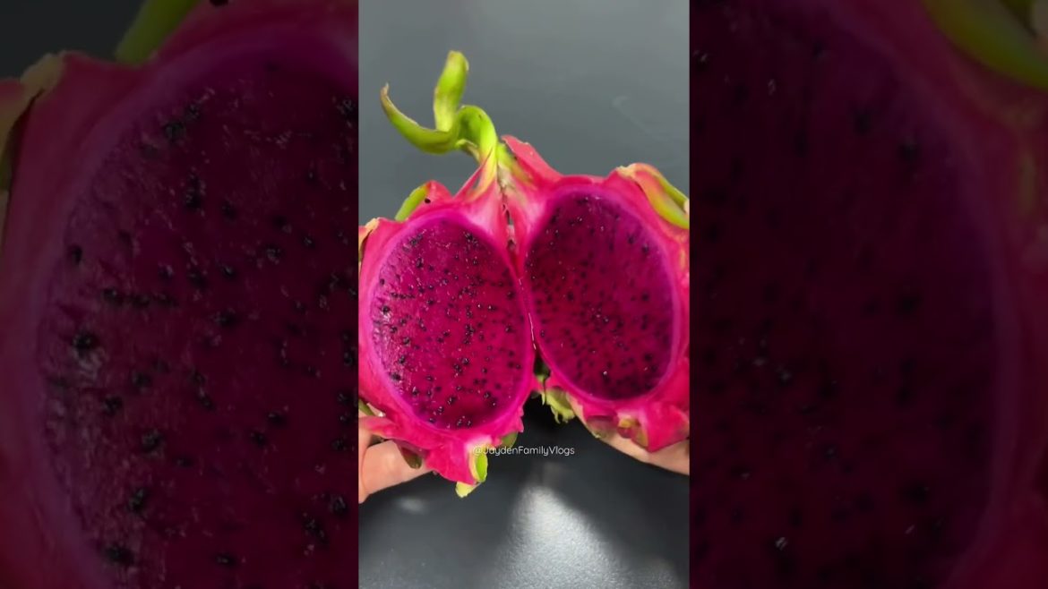 How to cut Red DRAGON Fruit 🍉🤩 #shorts #satisfying #fruitcutting #youtubeshorts