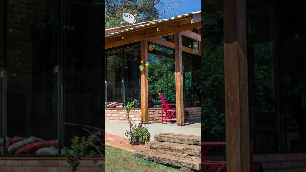 CASA DE TIJOLO E MADEIRA | Janelas de Vidro Grandes #shorts CASA DE TIJOLO E MADEIRA | Janelas de Vidro Grandes #shorts